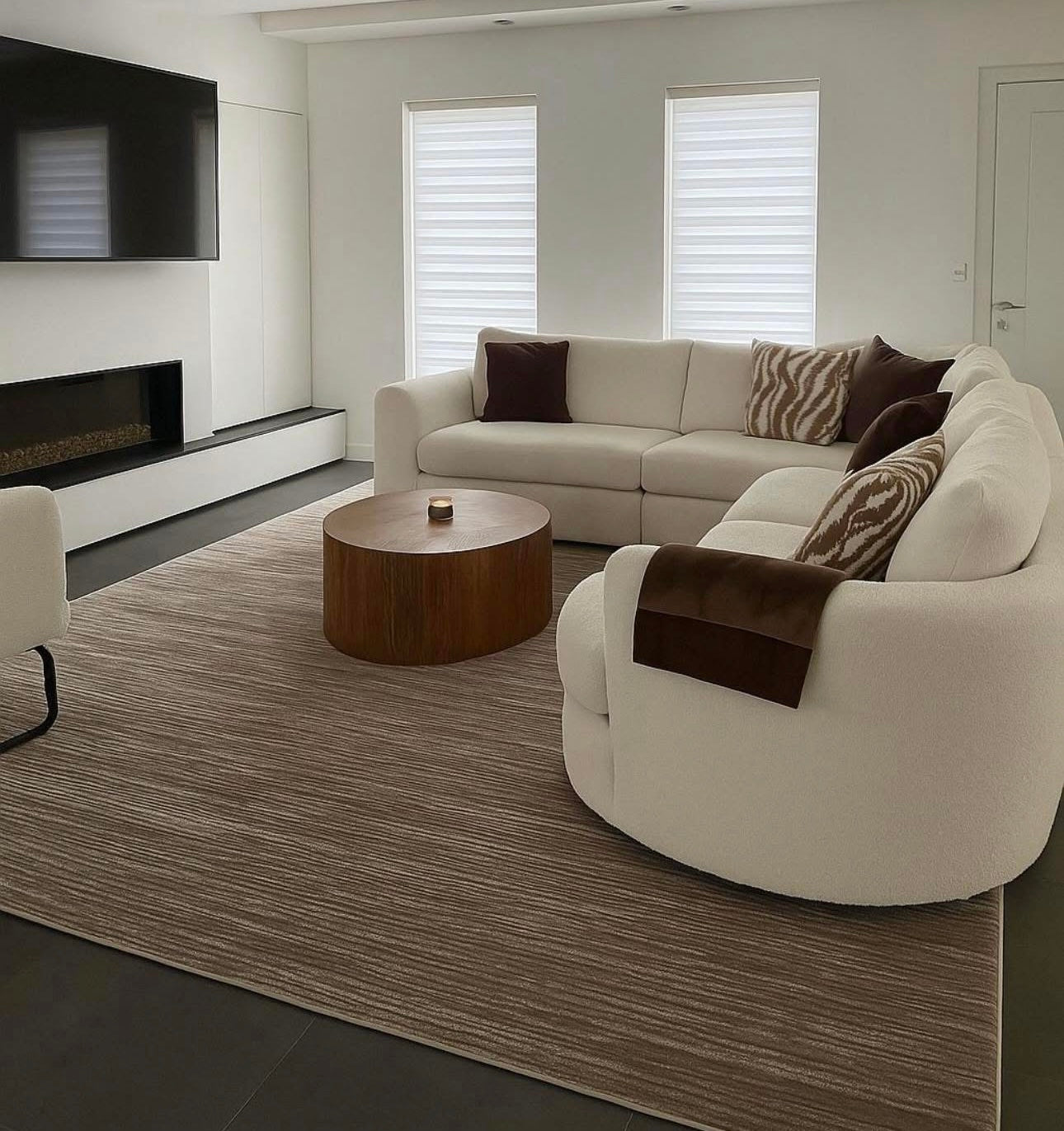Tapis Minimaliste Taupe à Relief Linéaire – SIGNO 04