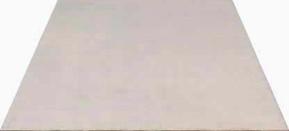 Tapis rectangulaire LOFT beige présenté sur fond blanc uni, montrant la couleur blanc cassé pure et la texture dense à poils hauts.